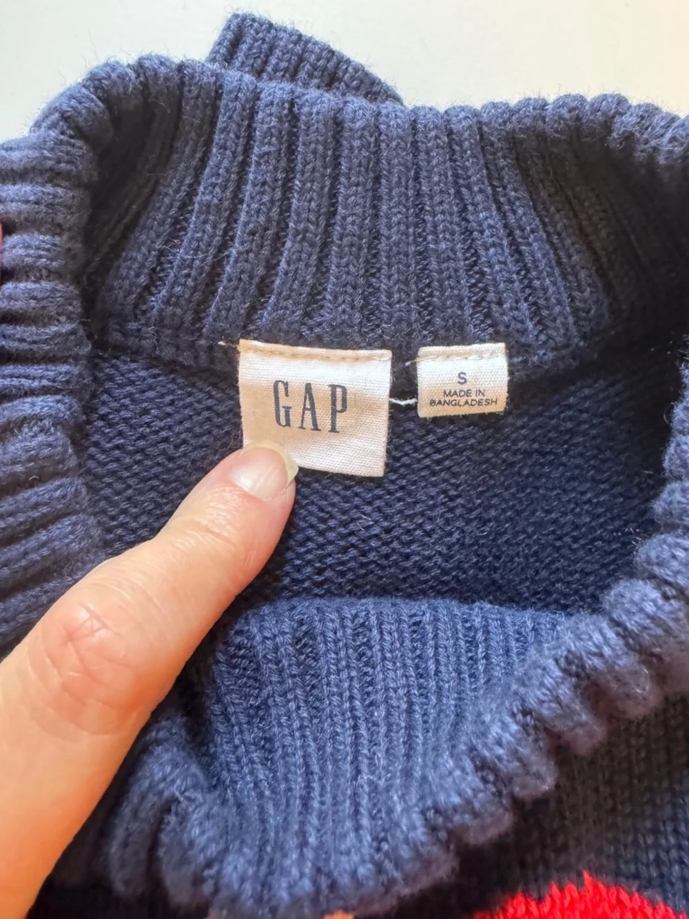Relaxed Cropped Intarsia Sweater - navy with red heart
